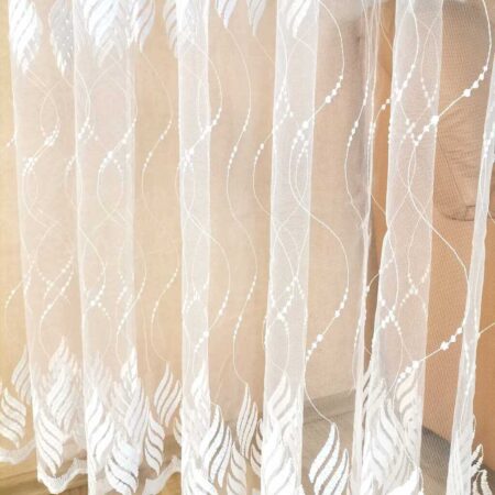 Lēti balti aizkari ar izšuvumu “Fantasy”