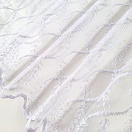 Balts aizkars ar izšuvumu 370x180 un 370x160