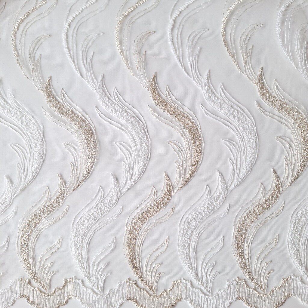 Krēmkrāsas aizkars ar zelta izšuvumu 370x180 - materials